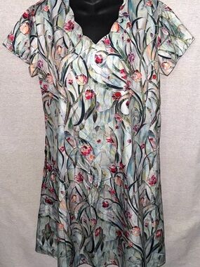 V-Neck Short Sleeve Floral Tunic Dress in Multi-Color